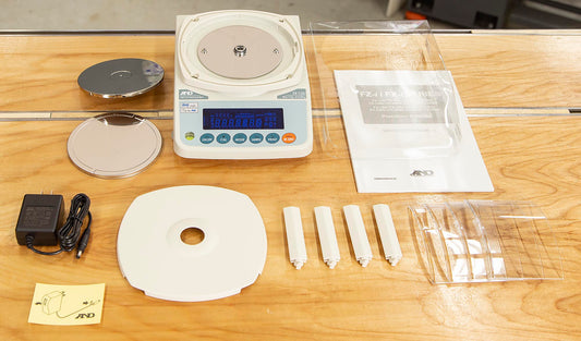 A&D FX-120i Best Reloading Scale - 122g x 0.001g + Calibration Weight