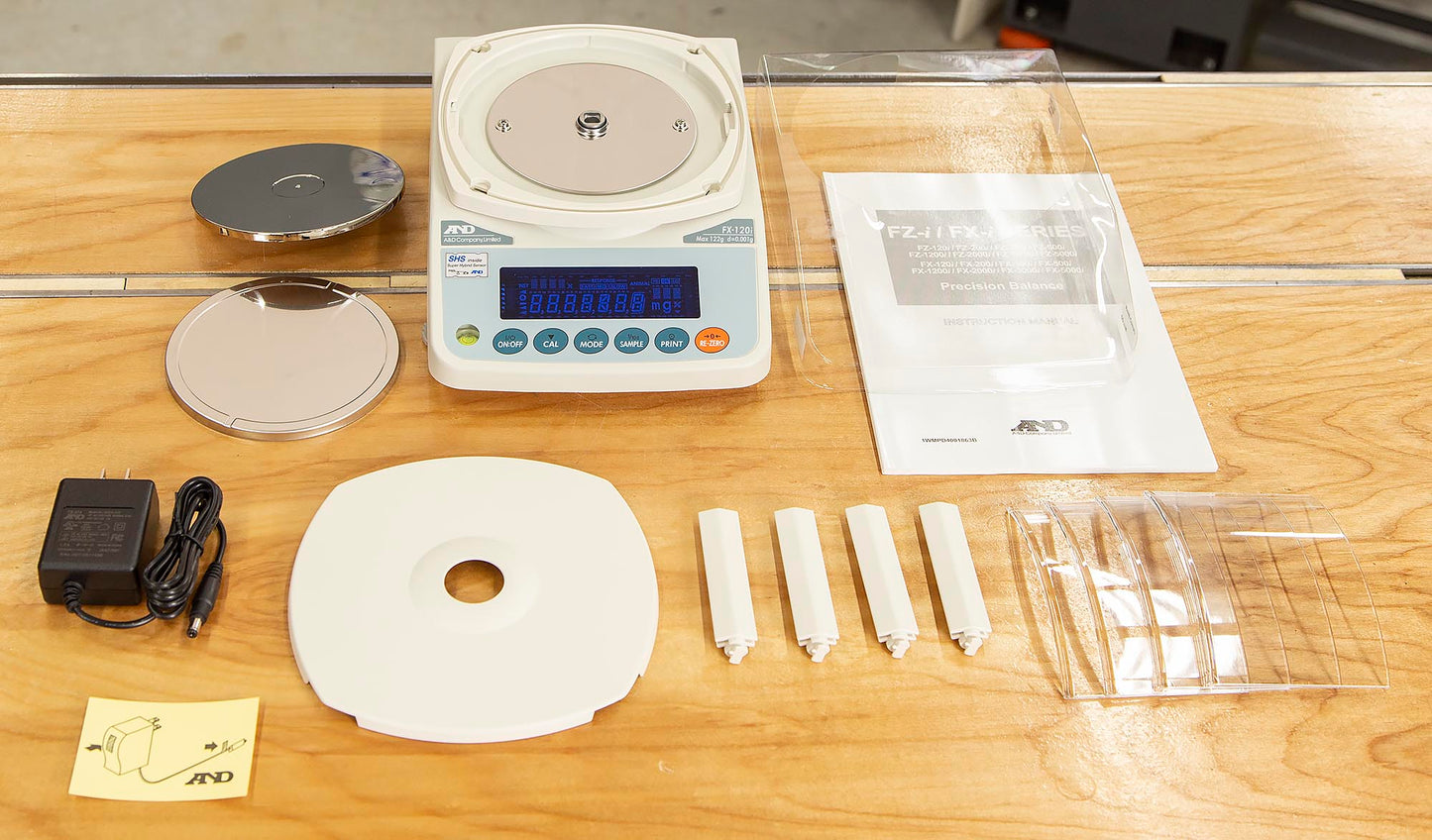 A&D FX-120i Best Reloading Scale - 122g x 0.001g + Calibration Weight